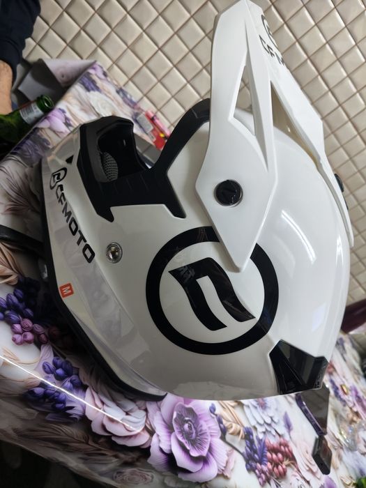 Vând casca CF MOTO și ochelari protecție Leatt