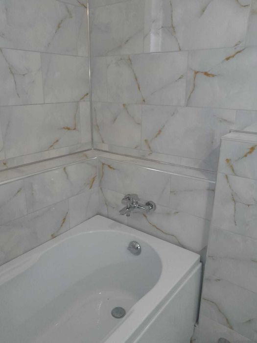 amenajari bai interioare zugraveli izolatii