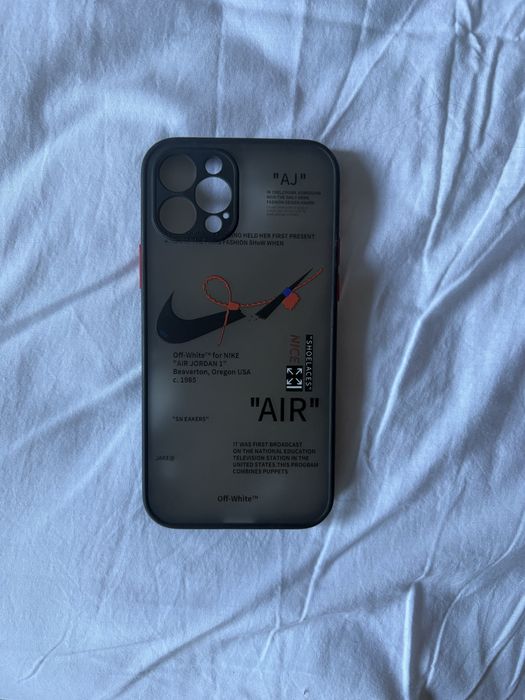 Калъфи за айфон 12 про