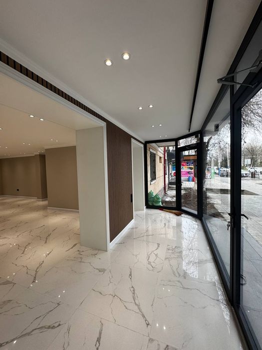 Metro Novza 130 m2 nejiloy har qanday besnes uchun arendaga beriladi