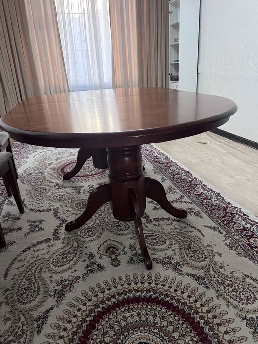 Деревянный стол