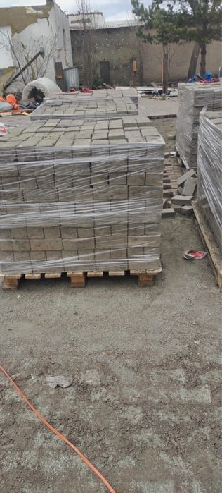 Брусчатка серая и красная