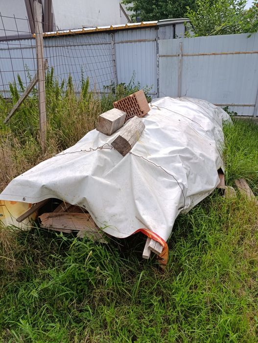 Scândură, fier și tablă