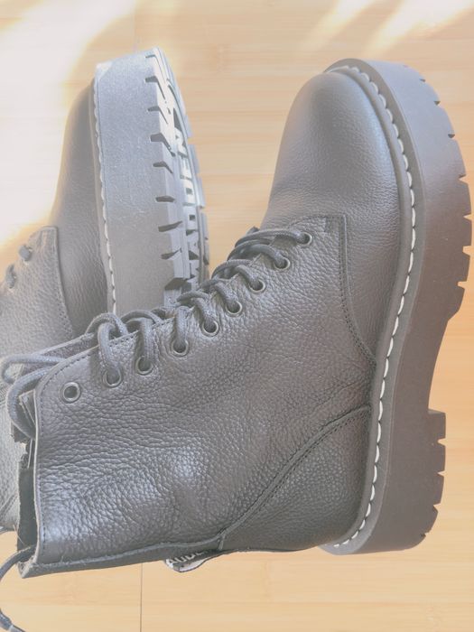 Продавам чисто нови боти Steve Madden