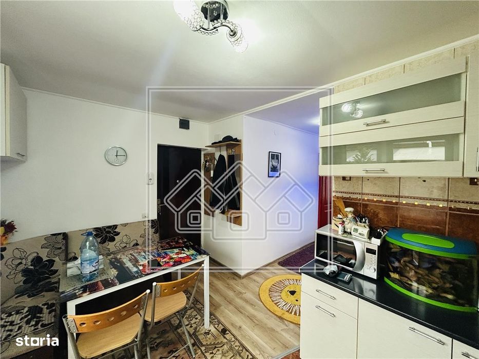 Garsoniera mobilata si utilata, 33 mp utili, curte, Zona Terezian