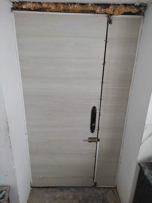 Есік сатылады сыртқа