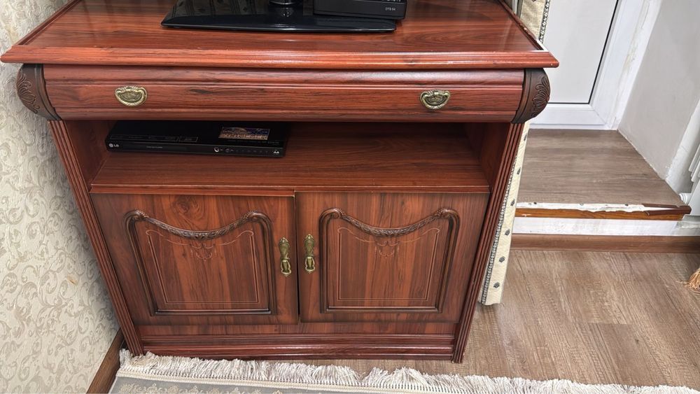 Продам комод под телевизор