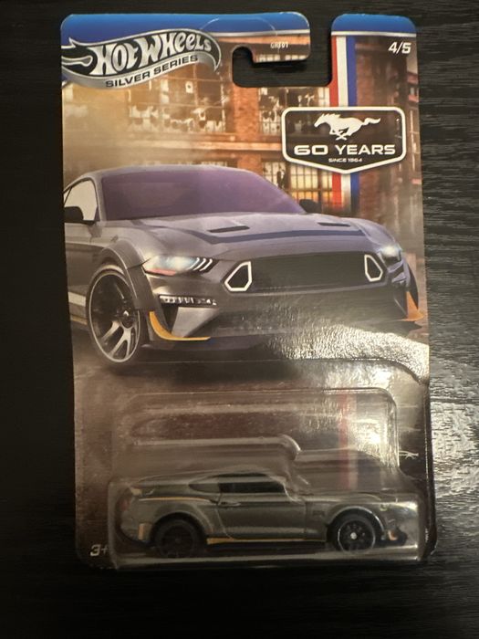 Masinuta hot wheels mustang