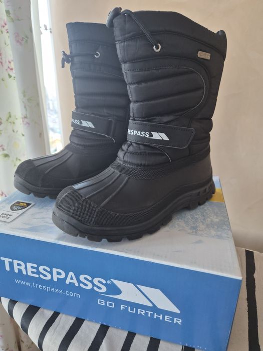 Продавам Ботуши Trespass