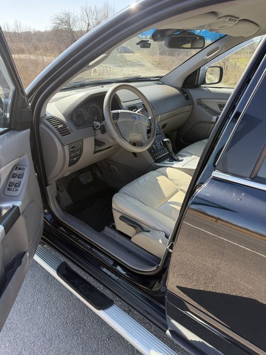 Продава Volvo XC90
