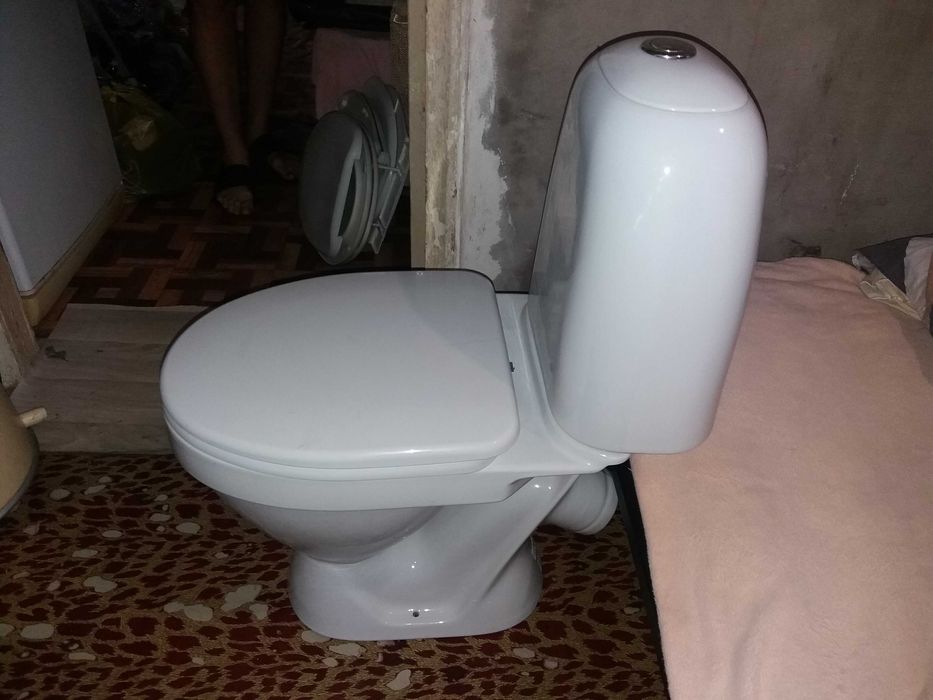 Продам унитаз . .