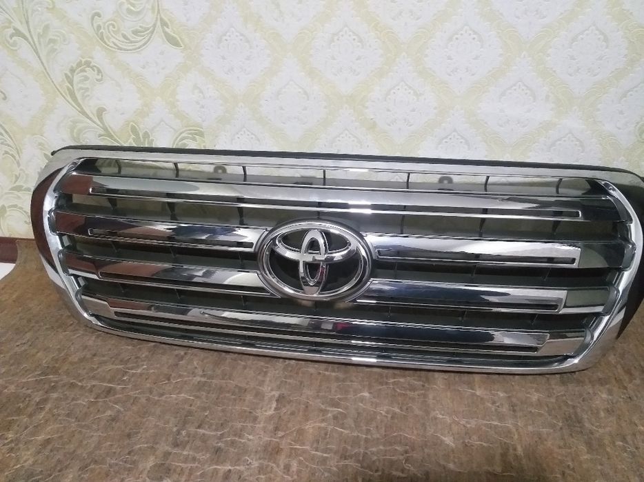 Кузовние запчасти на ленкрузер 200