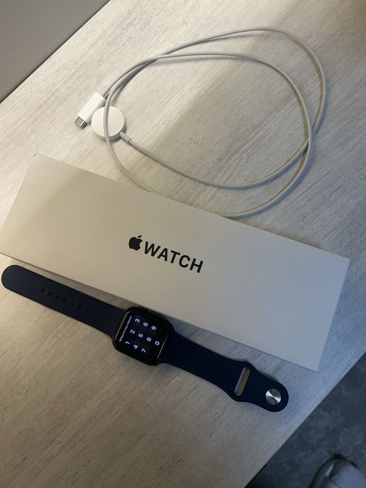 Apple watch SE 40 на гарантии