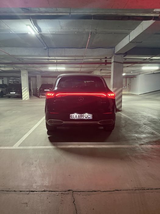 Mersedes benz SUV Eqe500