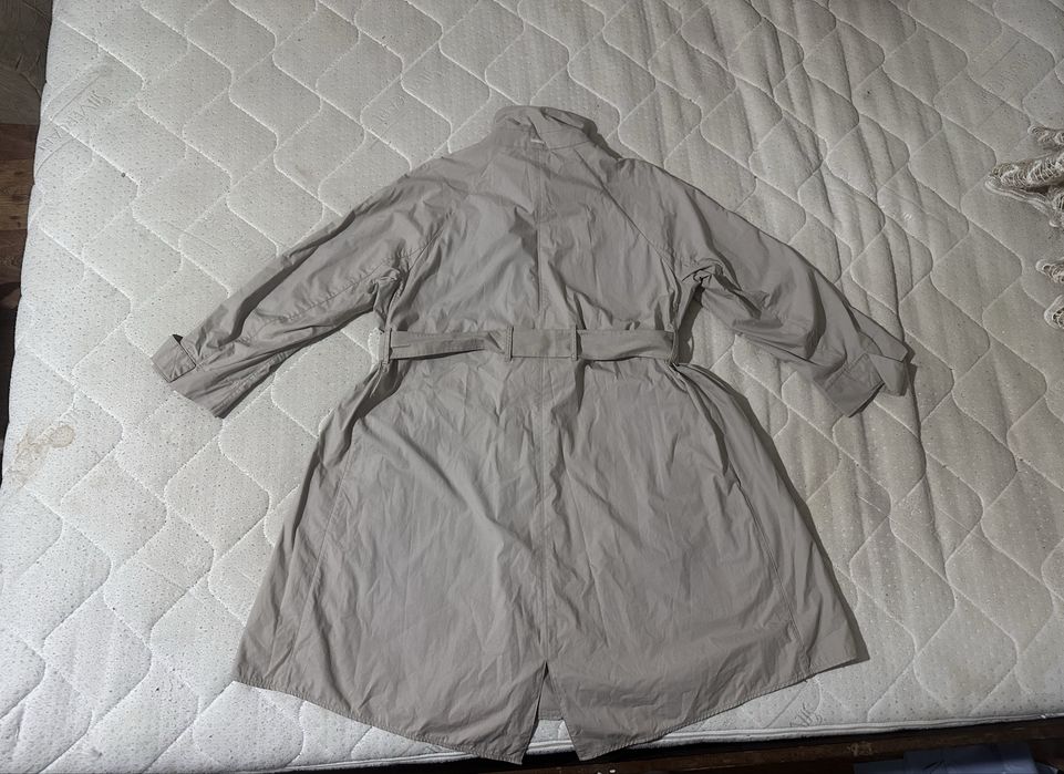 Max Mara ‘S double-breasted trench coat with a belt