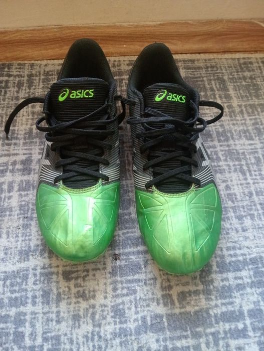 Vând cuie pentru atletism