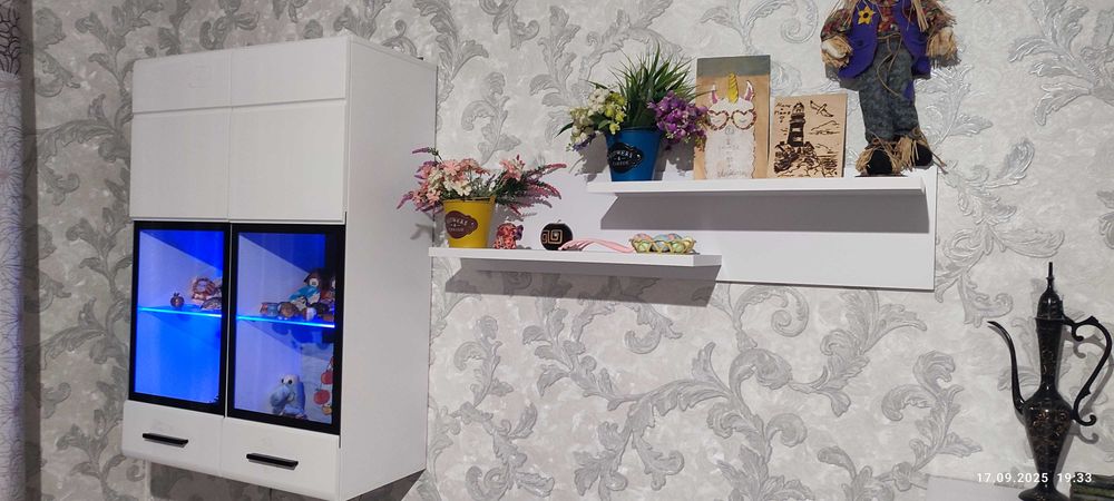 Продам горку в гостинную