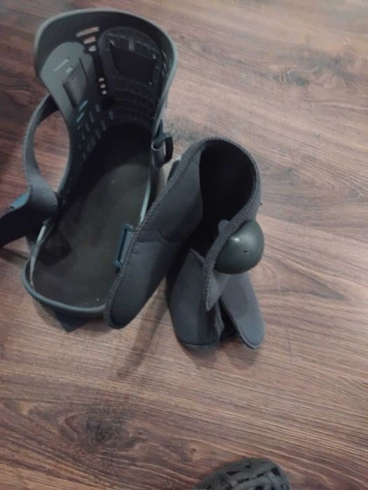 Vând orteză pt picior Rebound Air Walker