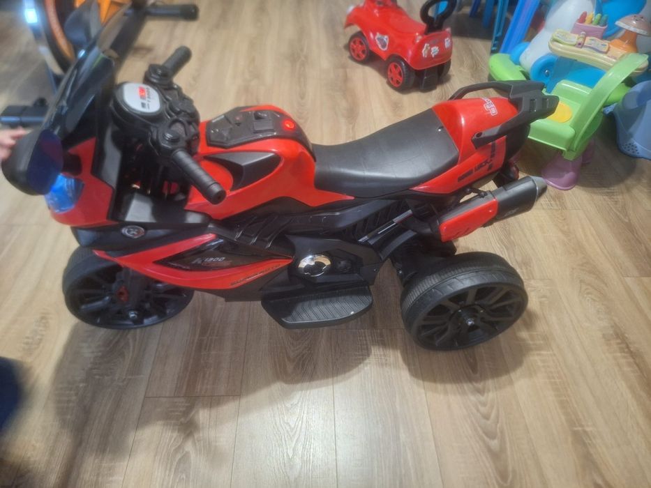 Vând motocicletă electrică