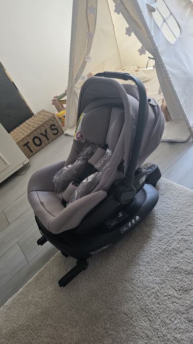 Scoica auto i-size Arra Next + baza izofix Nuna Arra