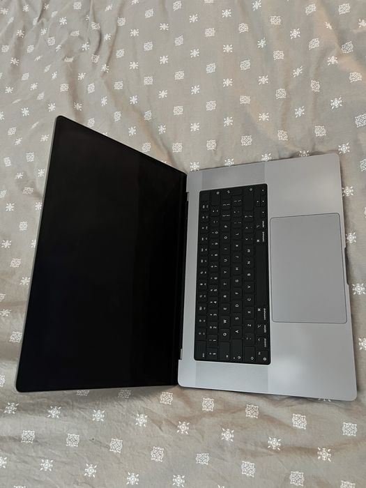 Macbook m1 pro 16gb, 512 GB ssd, 16.2 inch, impecabil la cutie si incarcator original!
