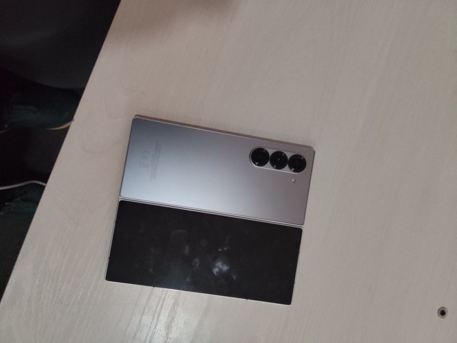 Samsung Z fold 6 silver