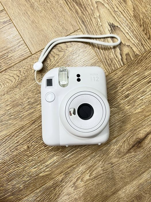 Instax mini 12 Идеальное состояние, пользовались всего год.