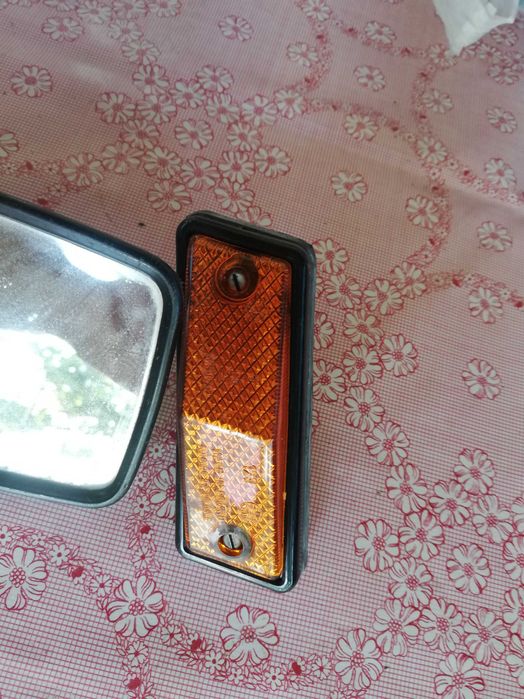 Странично огледало и мигачи за Москвич нови