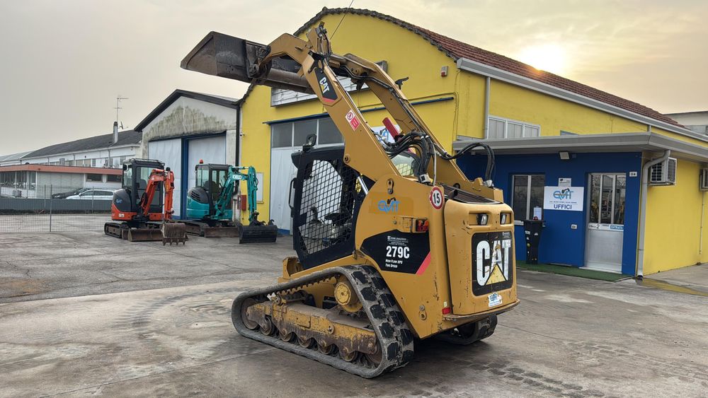 Închiriază Miniexcavatoare, Buldoexcavatoare și Utilaje Construcție