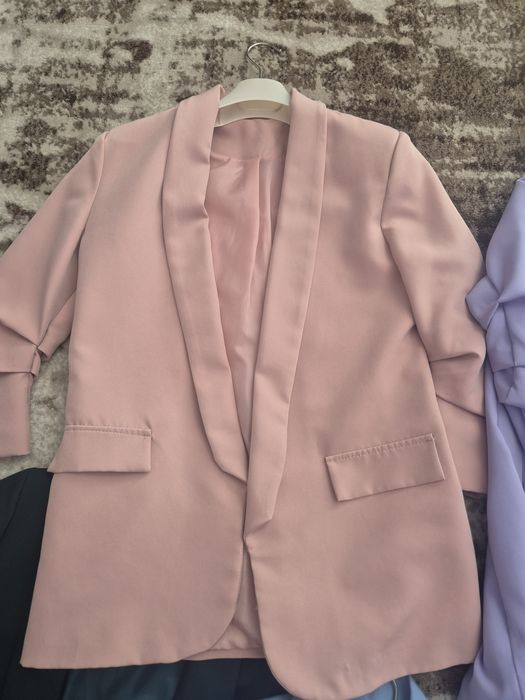 Дамски сака в различни цветове