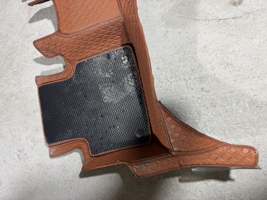 Продам Полики 5D чехол Камри 70-75