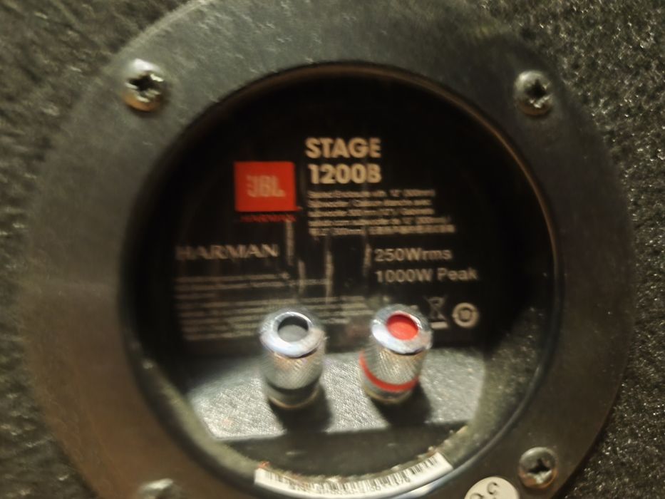 Vând incinta subwoofer/cutie subwoofer