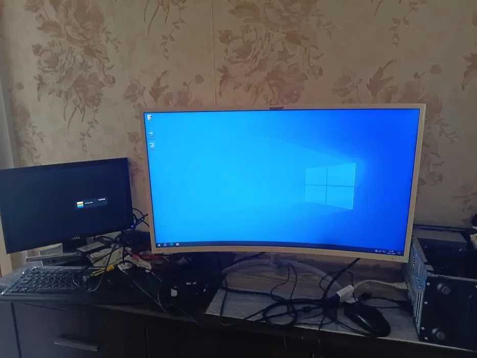 Монитор Philips 32" c дефeктами