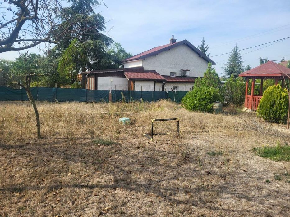 Ъглов парцел с къща в село Орешак, област Варна