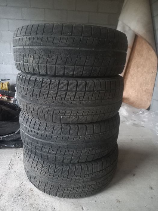 Продам резину Bridgestone 215,55,16 зима