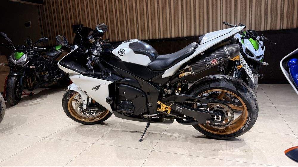 Yamaha R1 Sotiladi holati daxshat