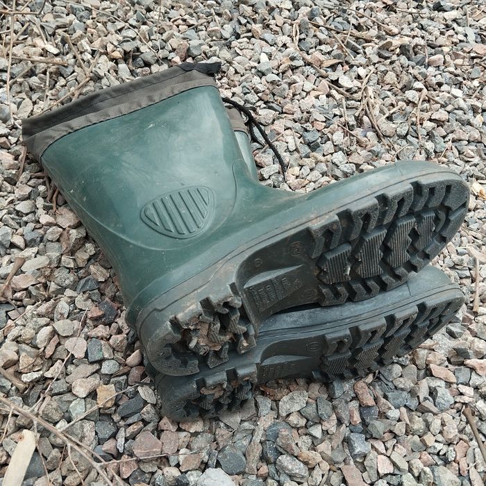 Продам резиновые сапоги