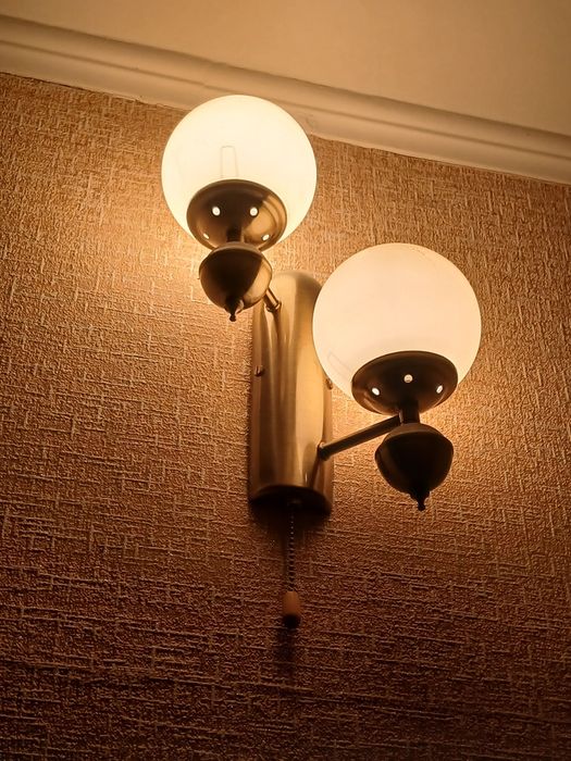 Продам светильник- бра.