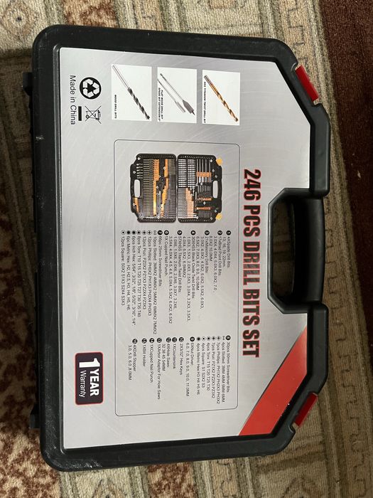 Чисто нов куфар със свредла