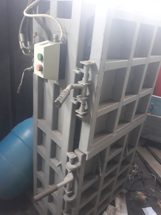 Балираща преса . Горелки . Помпи . Газов котел . Резервоар за газ