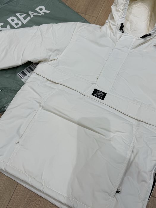 Продам белую куртку худи (кенгуру) Pull&Bear