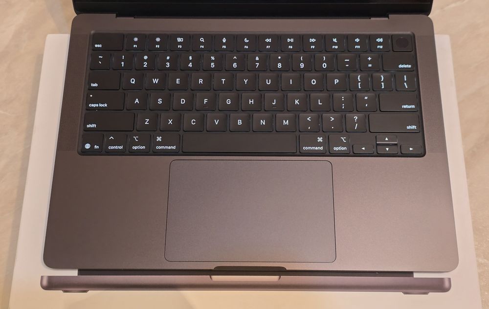 MacBook Pro 14 M5 16/1TB 9 циклов