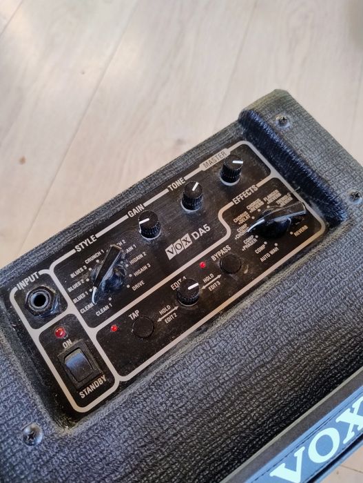 Китарно кубе VOX