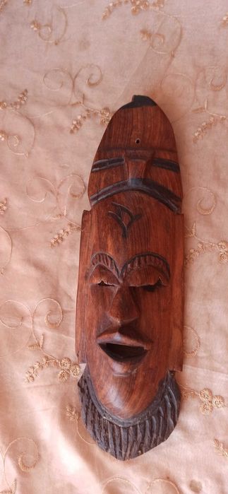 Ръчно резбовани дървени слонове Кения 3 бр-80 лв, дървена маска-45 лв.