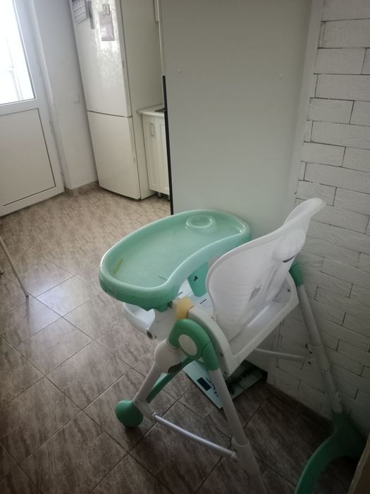 Продам детски стол
