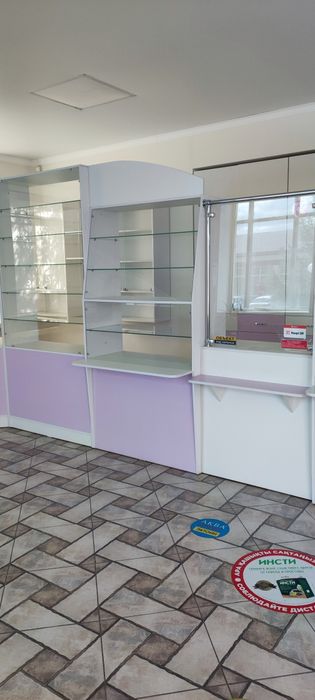 Витрины, шкафы, торговое обор-ие