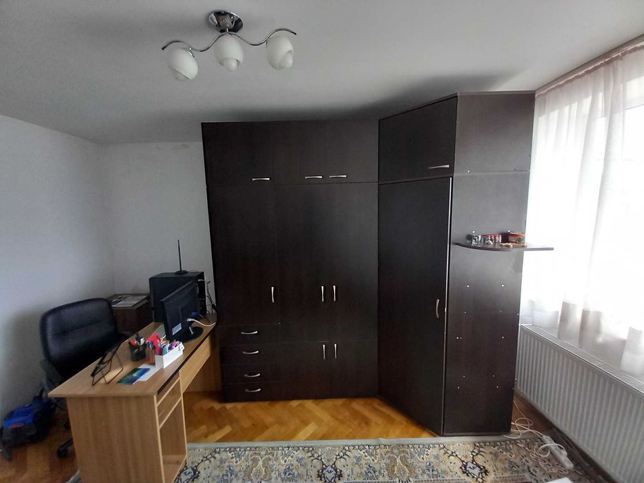 vand dulap doua corpuri . mahon