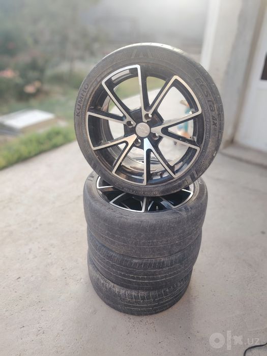 R17 disk sotiladi
