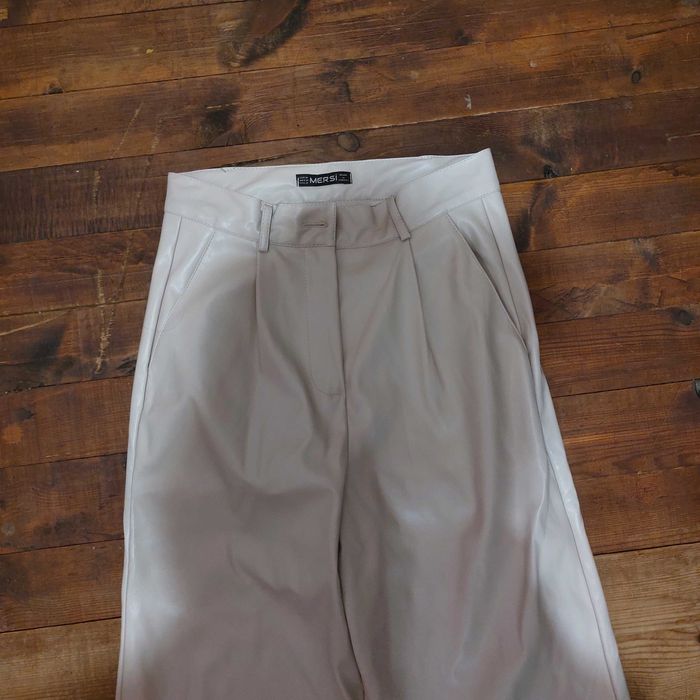 Бежови кожени панталони