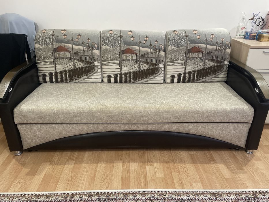 Продается диван в хорошем состоянии!